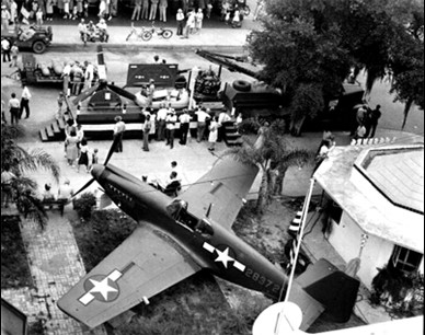 1943 photo of armament display for World War II bond drive in Leesburg, Florida