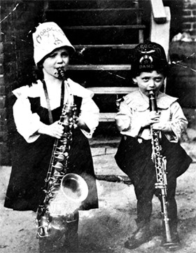 1921 photo of Reba Belle and Joel Mendolson with musical instruments