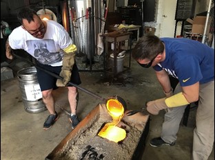 Photo of veterans in the Operation: Art of Valor program collaborate on making a glass sculpture. Photo courtesy of Beth Reynolds.